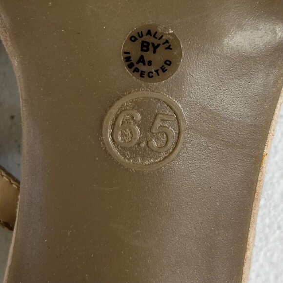 Liz Claiborne Lambert Sandals Womens Size 6.5 Tan Block Heel Suede - Picture 9 of 10